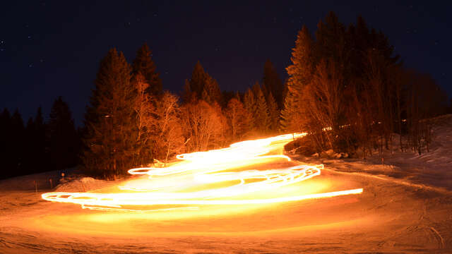 Descente aux flambeaux, suivie du feu d'artifice