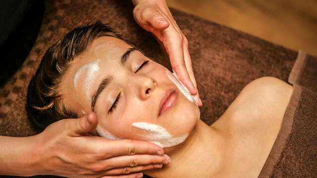 Cares for children and teenagers