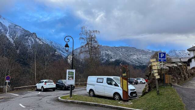 Parking aérien Saint-Nicolas de Véroce Office de tourisme - Télésiège Chef-Lieu