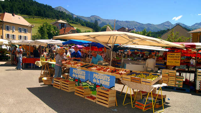 Marché à Seyne les Alpes