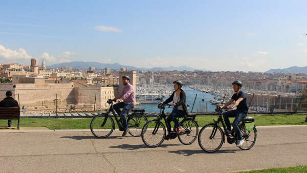 Visite des calanques à vélo électrique et Guide Virtuel