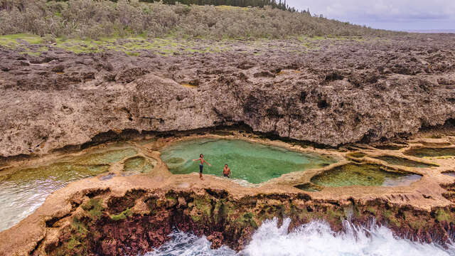 Hike to the Cap des Pins potholes