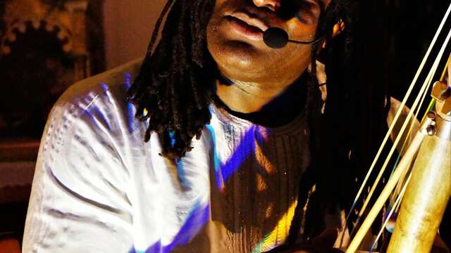 Dino -Théâtre : Djagué, le chasseur