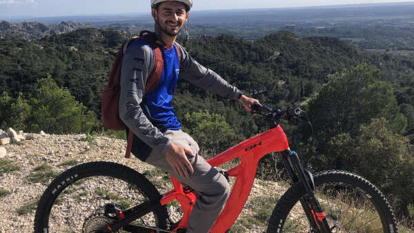 Balade à vélo dans les champs de lavande