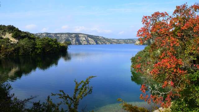 GRÉOUX-LES-BAINS - Le Tour du lac d'Esparron