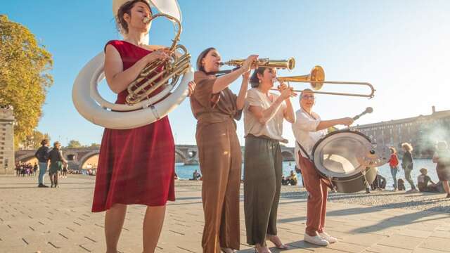 "Place à la Musique" : déambulation avec le WONDER BRASS BAND !