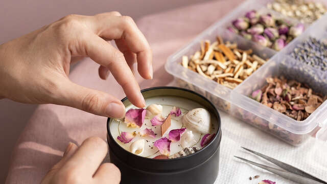 Maison Hanoja: Scented and Floral Candle-Making Workshop