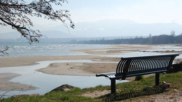 Plage naturelle de sable fin