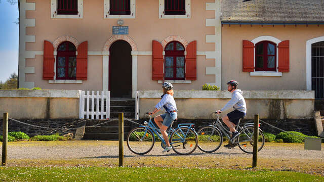 Montreuil-Belfroy Lock