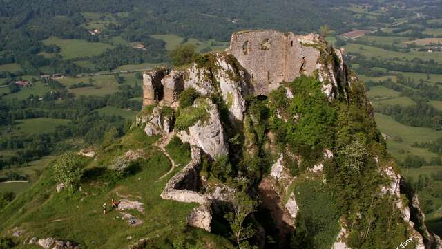 "Roquefixade: A Site of Exceptional Cultural Heritage": A Royal Castle District Worth Preserving