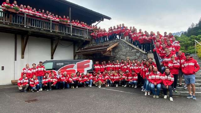 Ecole du Ski Français Ski et Snowboard - Bureau Village