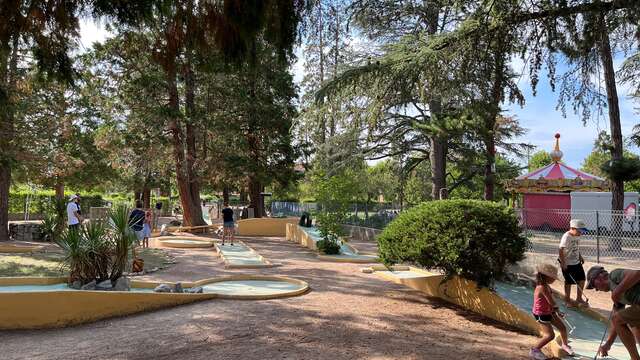 Mini-golf