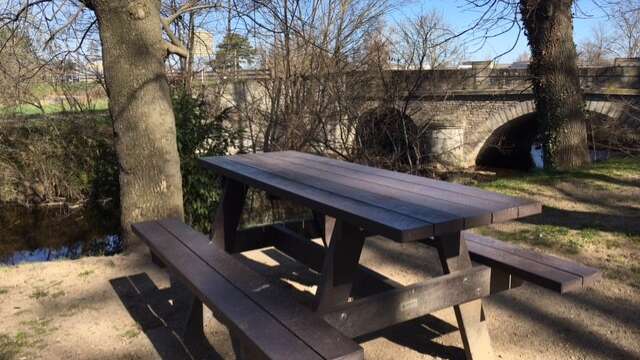 Aire de pique-nique - route de la mare