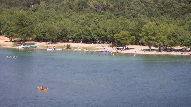 Nautical base for canoes, kayaks and pedal boats rental