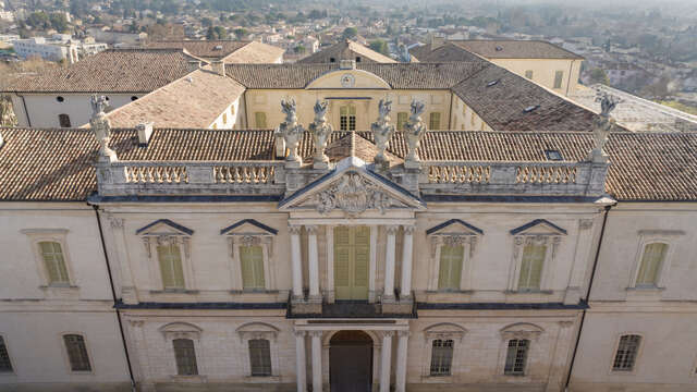 Bibliothèque-multimédia L' Inguimbertine à l'hôtel Dieu