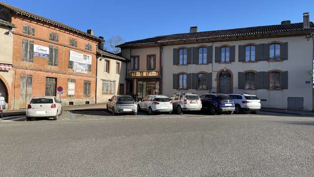 Parking Place de la République commerces