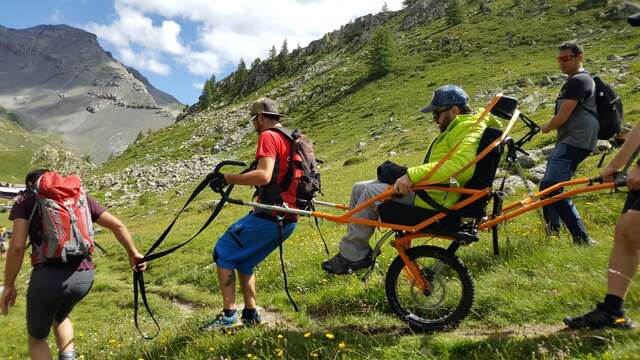 Montagne pour tous - à joëlette au Col Bouchet