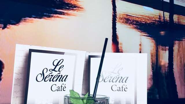 Le Séréna Café