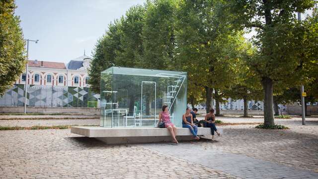 Installation in-situ, place d'armes - Gimme Shelter, Nathalie Talec
