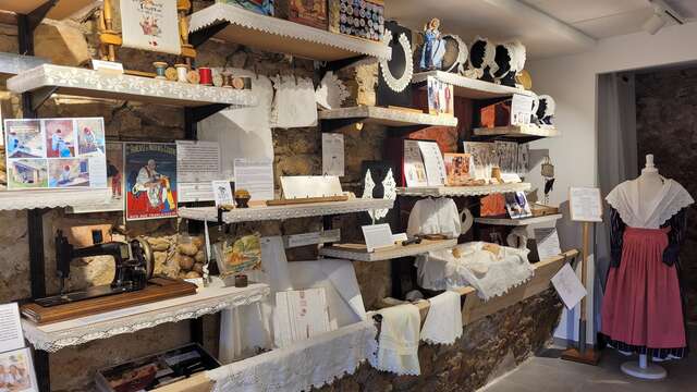 Exposition "Le costume varois et son environnement"
