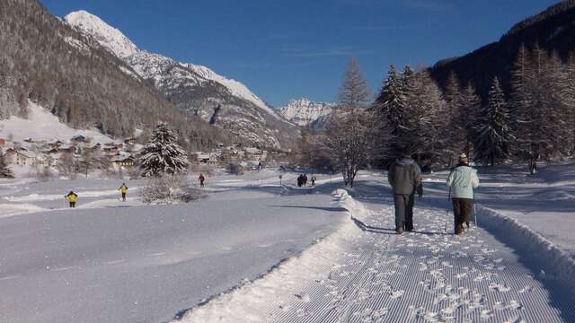 Vallorcine village pedestrian and snowshoe itinerary