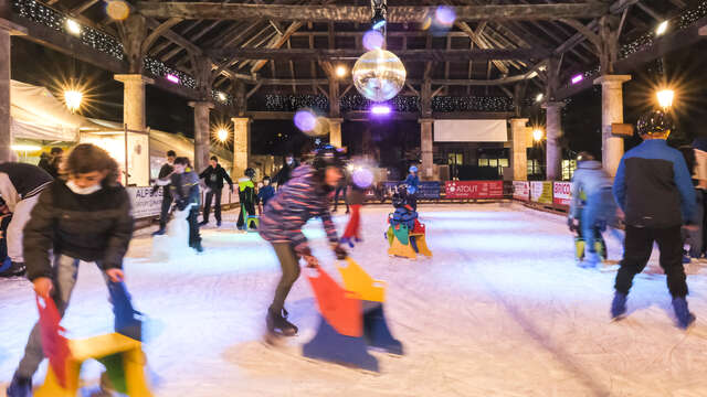 La patinoire en glace sous la Grenette