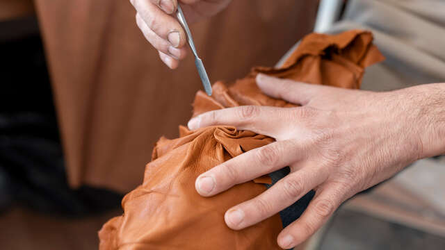 Réalisation d'une fleur en cuir