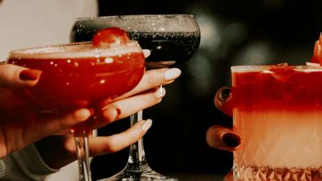 Apéritifs au lobby à L'Eden Rose