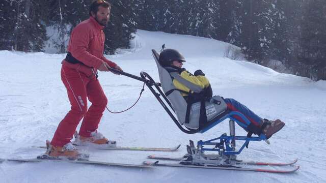 Supervised alpine handiskiing - Activity adapted for PRMs