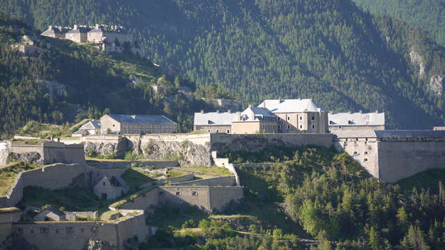 Visite: Ça sent la poudre au fort des Trois Têtes !