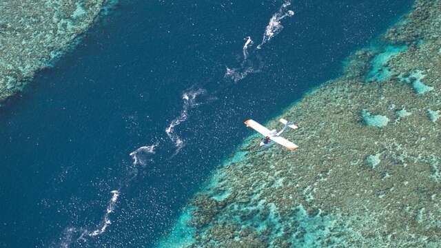 20-minute seaplane flight - Air Paradise Poé