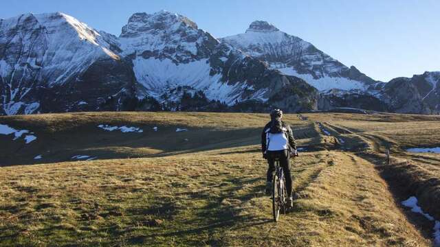 Boucle cyclotouristique "Découverte du col de Cenise" (Boucle VTT électrique)