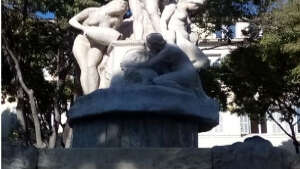 Fontaine des Danaïdes