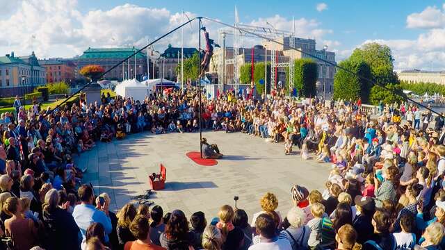 Waiting for Fun for kids festival: "Kinematos" show