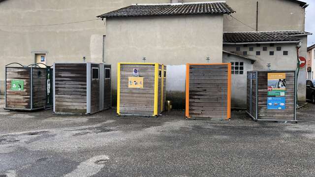 Bornes de tri Place de la Halle