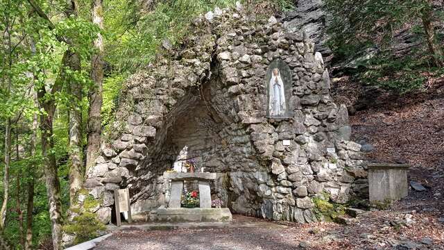 Grotte mariale de Lévaud