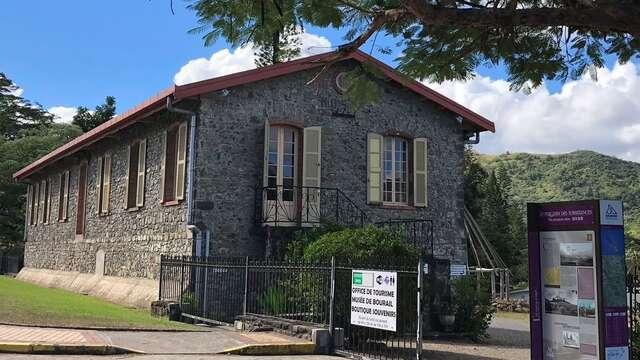 Transformation des richesses végétales – Musée de Bourail, Histoire et Patrimoine de Bourail