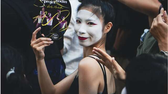 Curieuse parade