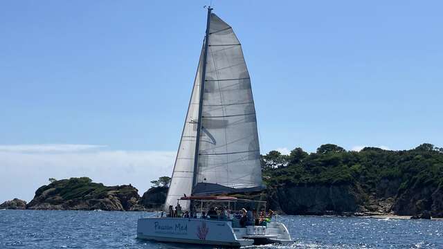 Découverte du patrimoine naturel an catamaran avec Passion Med et les éco-gardes du Parc National de Porquerolles