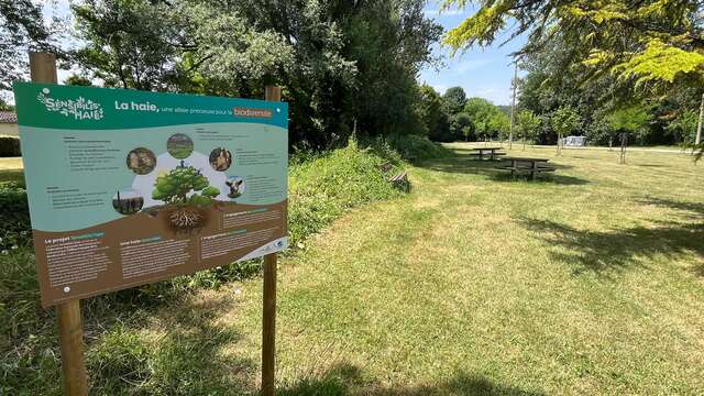 Aire de pique nique et de jeux de Montaigu de Quercy