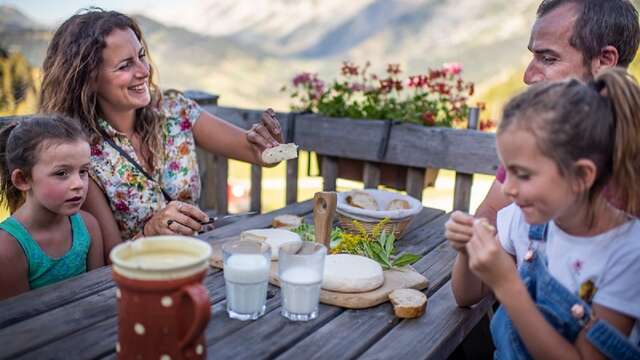 Randonnée gourmande fondue au reblochon au soleil couchant niveau vert
