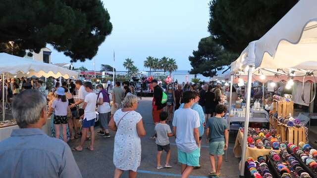 Marché nocturne aux Issambres
