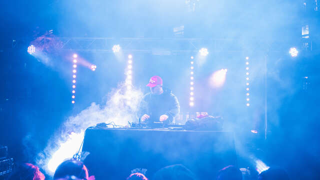 DJ LIVE - New Year's Eve