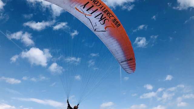 Baptême de l'air en parapente : une première envolée pleine d'émotions !