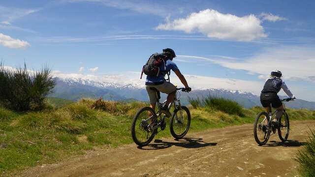 VTT avec le Bureau des Guides des Pyrénées Ariègeoises - Ecole MCF (Moniteur Cycliste Français)