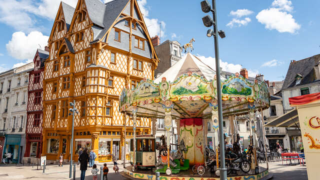 Maison d'Adam and Place Sainte-Croix