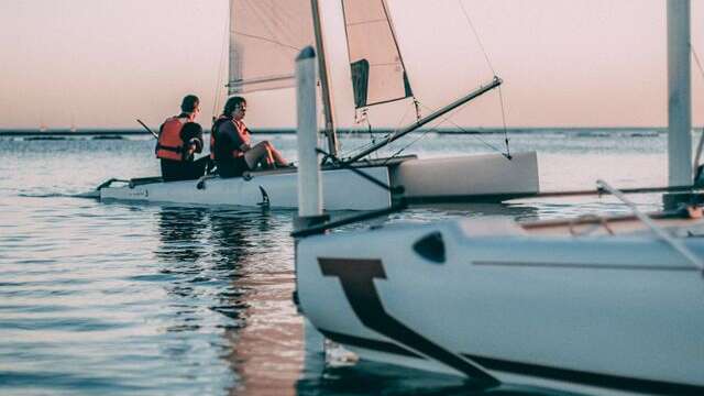 Cours de catamarans et planche à voile ado/adultes/famille par Ile de Ré Voile à Saint-Martin