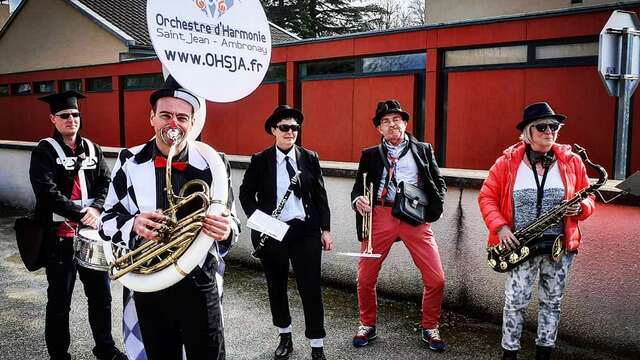 Fanfare de rue de l'OHSJA - Flâneries à Pérouges