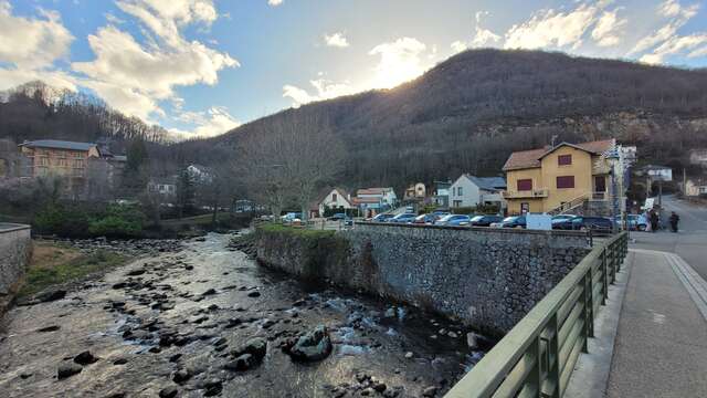 Free parking Encastel