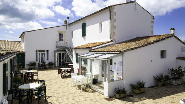 Le Petit Village - Old wine storehouse
